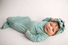 Load image into Gallery viewer, Arrow Print Knotted Gown: Blue Arrows