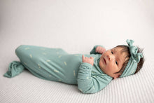 Load image into Gallery viewer, Arrow Print Knotted Gown: Blue Arrows