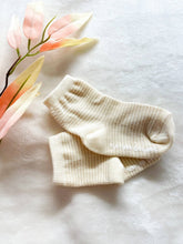 Load image into Gallery viewer, Baby Socks (0-6m)- Stripes