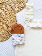 Load image into Gallery viewer, Sun Itzy Teething Mitt