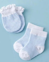 Load image into Gallery viewer, Baby socks &amp; matching mittens

