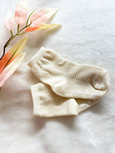 Load image into Gallery viewer, Baby Socks (0-6m)- Stripes
