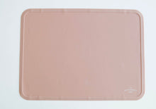 Load image into Gallery viewer, Silicone Placemat- Coral
